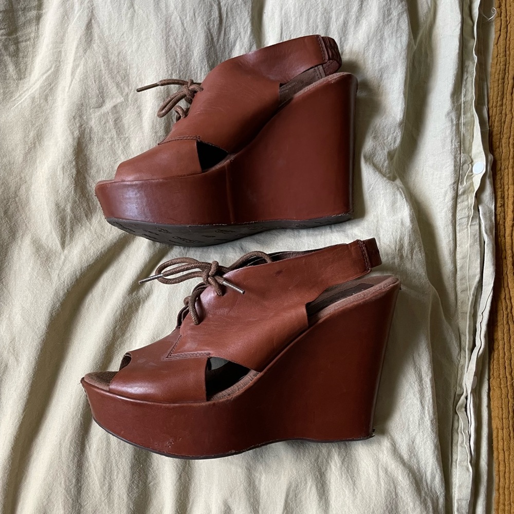Brown leather Kork Ease wedges